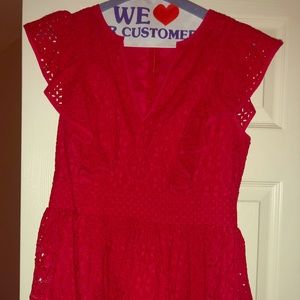 On trend puff shoulder v neck lace - size 4